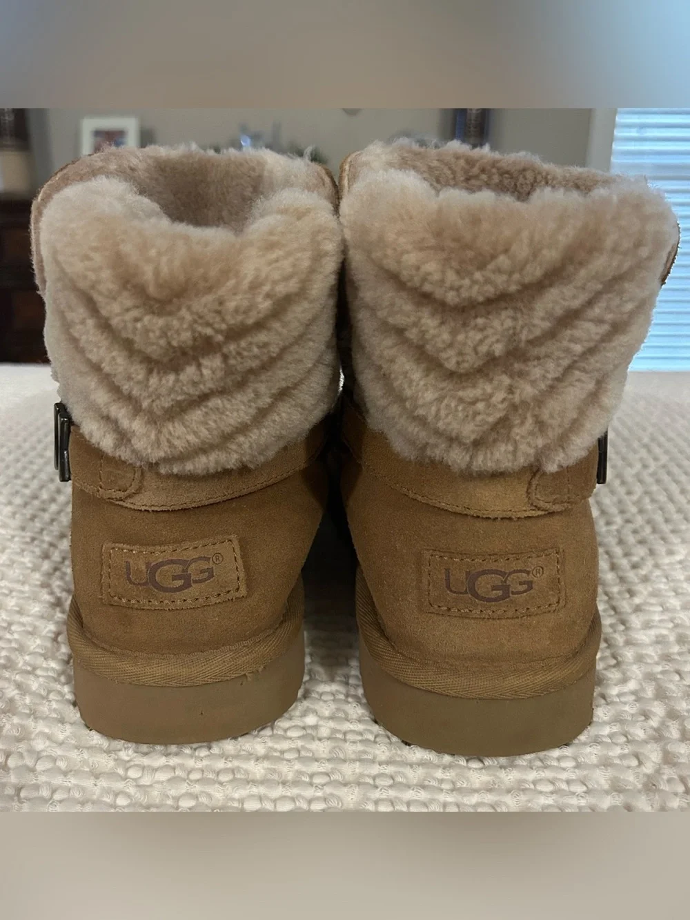 Womens UGG boots size 8. Tan with faux fur lining.
